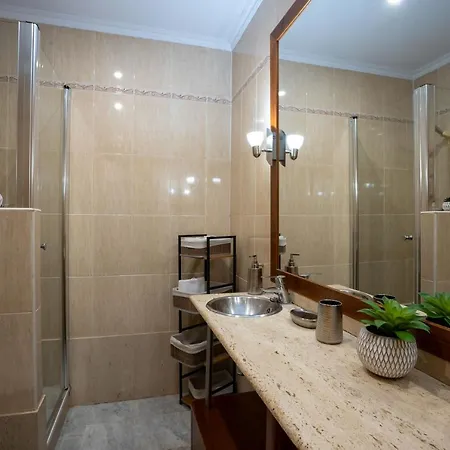 Reina Aixa- Centro Apartment *