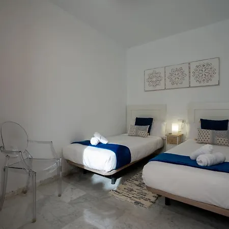 Reina Aixa- Centro Apartment