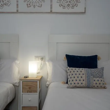 Reina Aixa- Centro Apartment